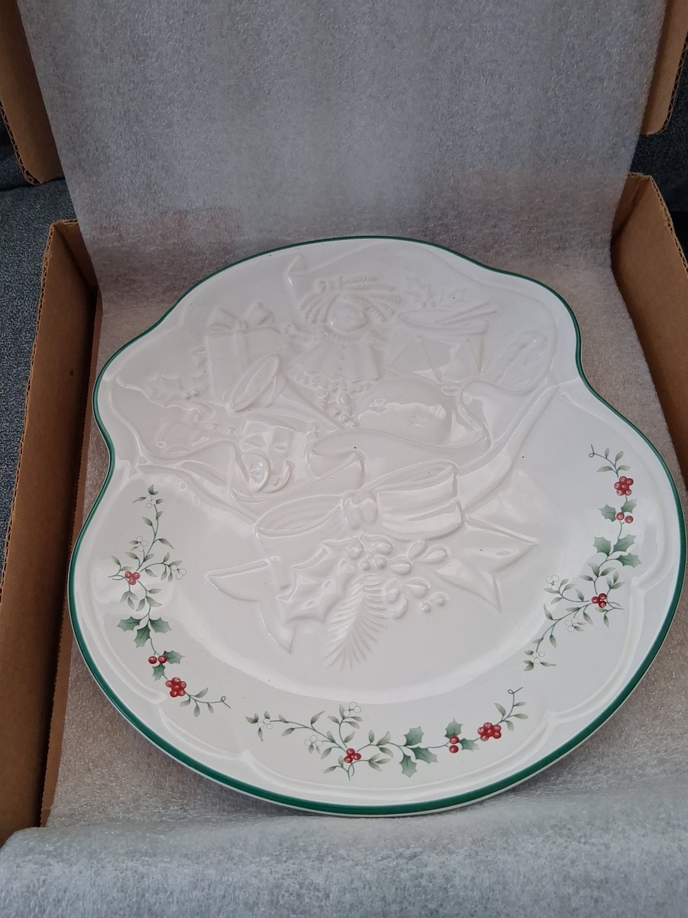 Pfaltzgraff WINTERBERRY Plate Goodies 109-278-00 ESTATE SALE 1997 - Picture 4 of 11